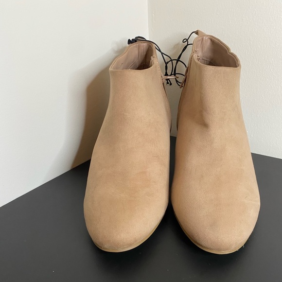 FOREVER 21 - FAUX SUEDE PLATFORM BOOTIES-SIZE 10 - Picture 2 of 7